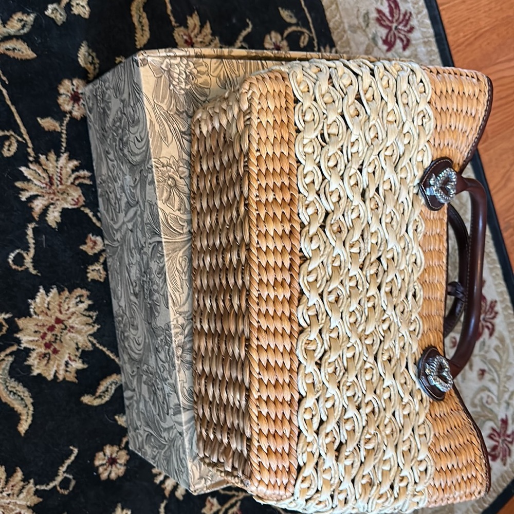 Brighton ❤️woven straw tote with leather trim~excellent condition~dust bag & Box - Picture 5 of 7